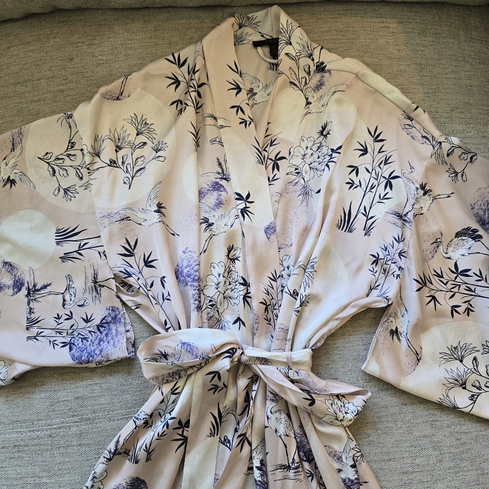 Midnight Bakery Floral Satin Kimono Robe - Cream, Pink, and Navy Blue XS/S - Picture 2 of 7